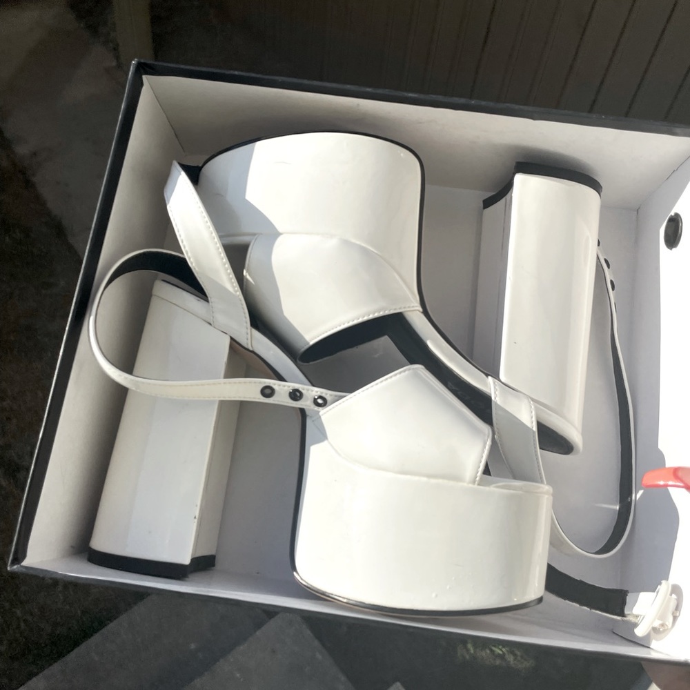 Dollskill platform white heels with box
